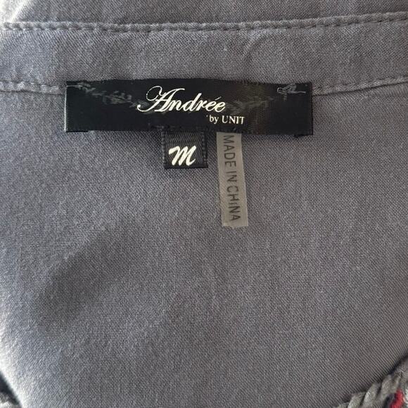 Andree Womens Gray Floral Embroidery Puff Sleeve Spilt V-Neck Blouse Size Medium - Picture 2 of 4